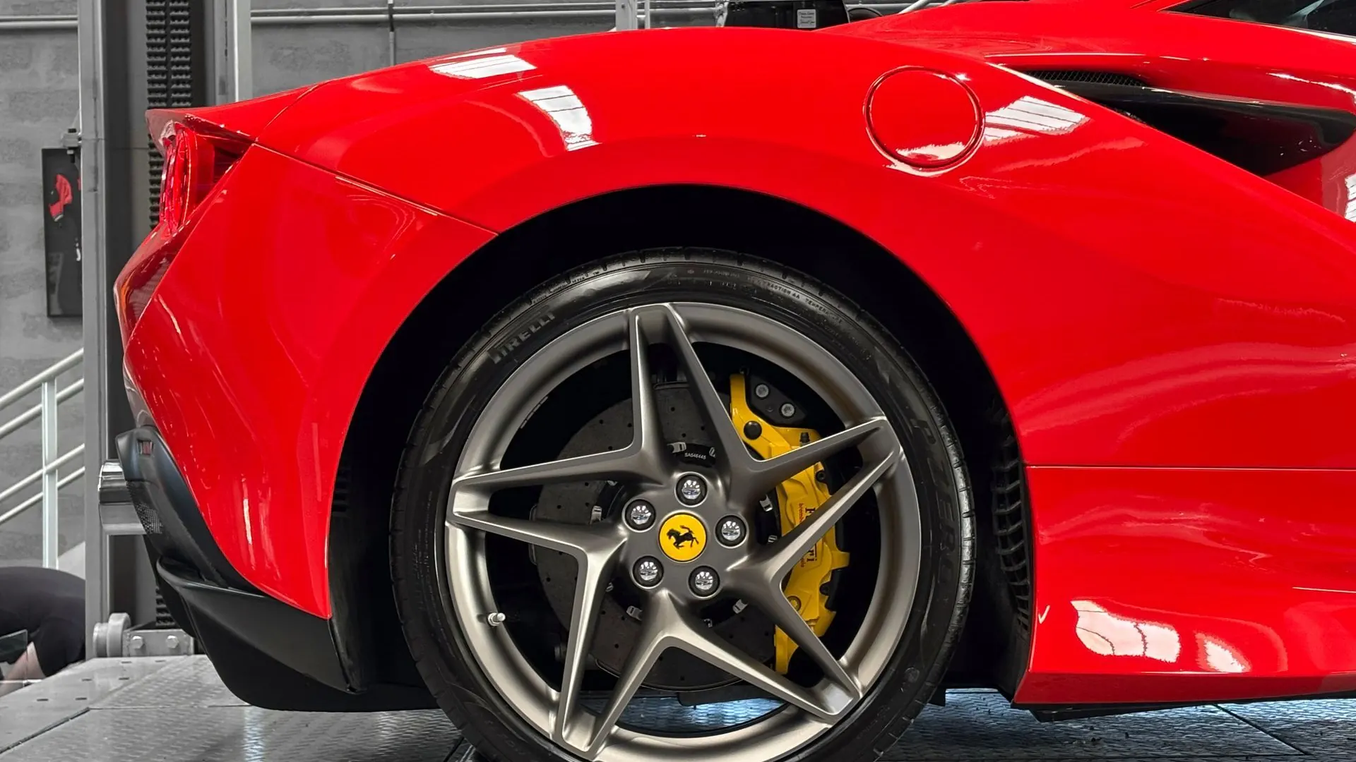 Ferrari F8 — photo 9