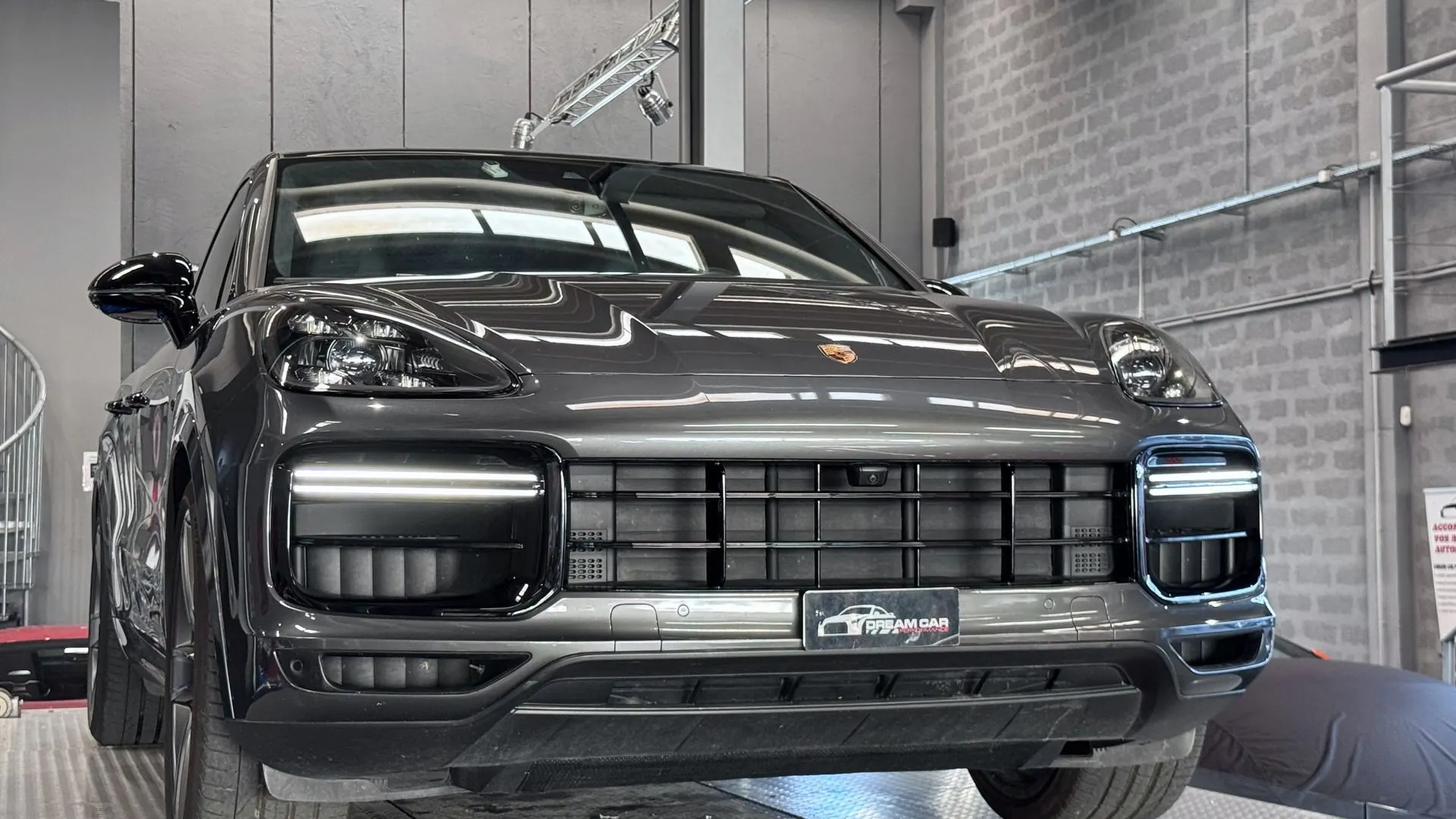 Porsche Cayenne — photo 5