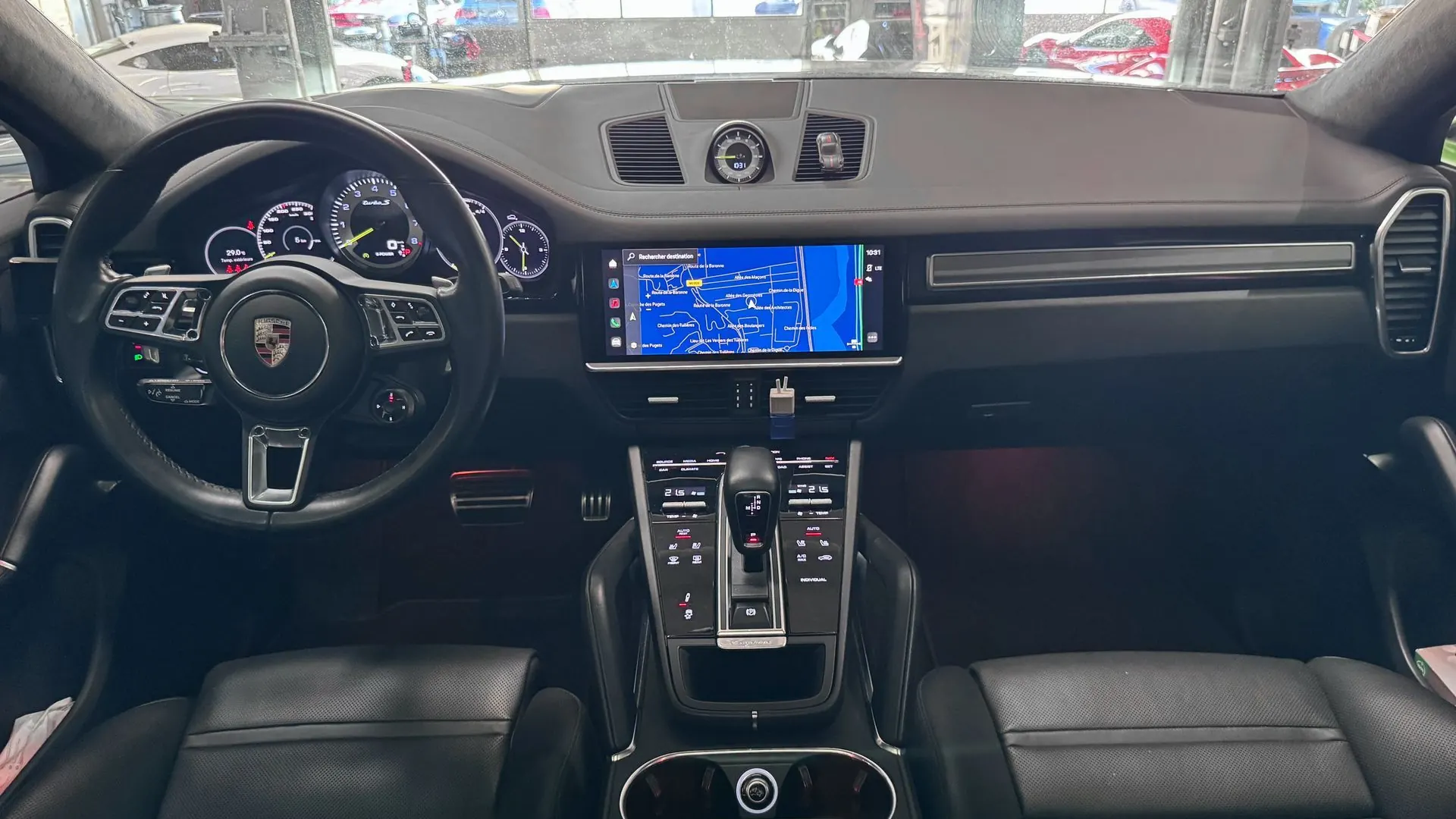 Porsche Cayenne — photo 12