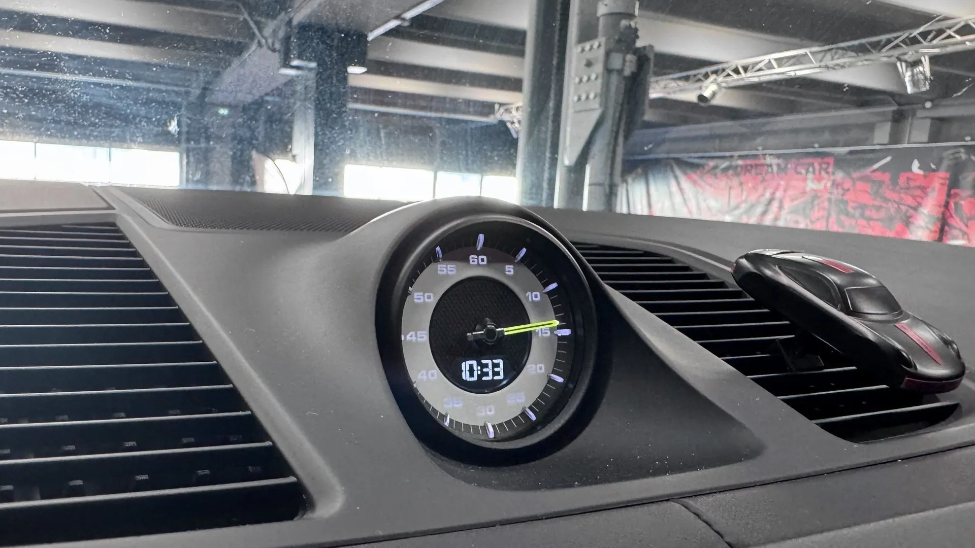 Porsche Cayenne — photo 17