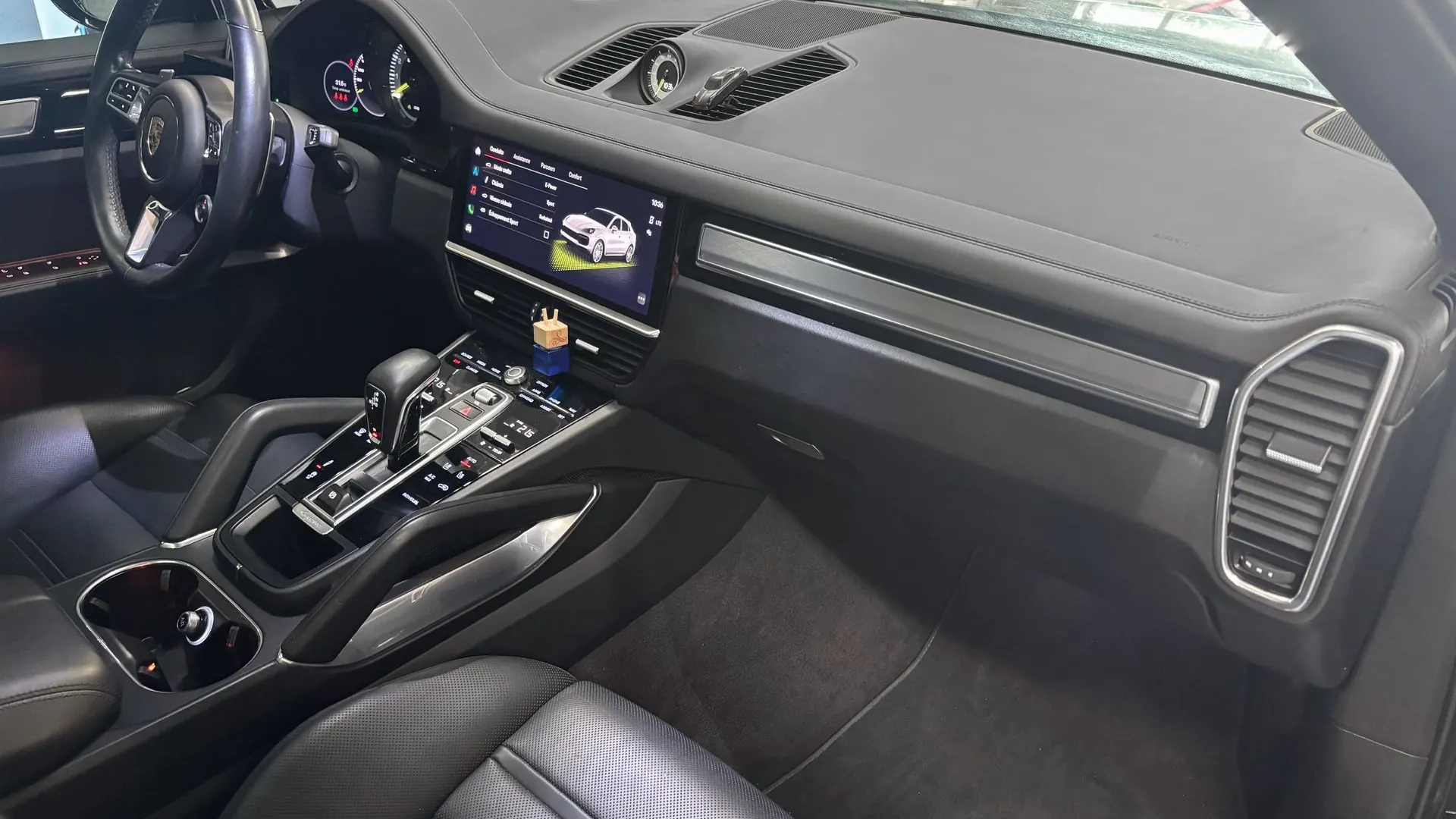 Porsche Cayenne — photo 13