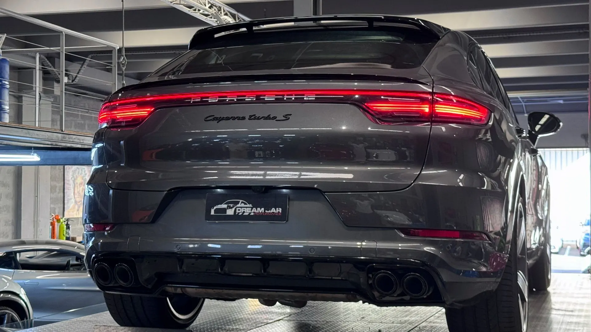 Porsche Cayenne — photo 7