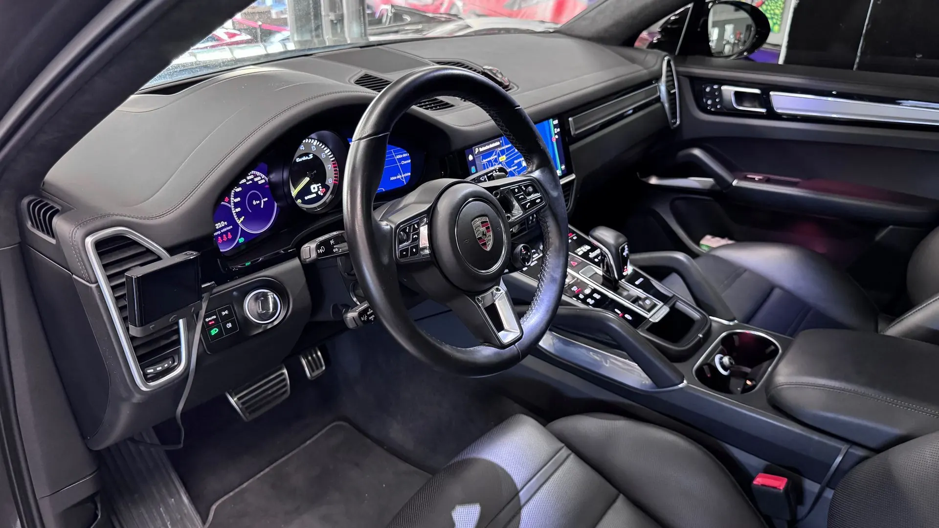 Porsche Cayenne — photo 11