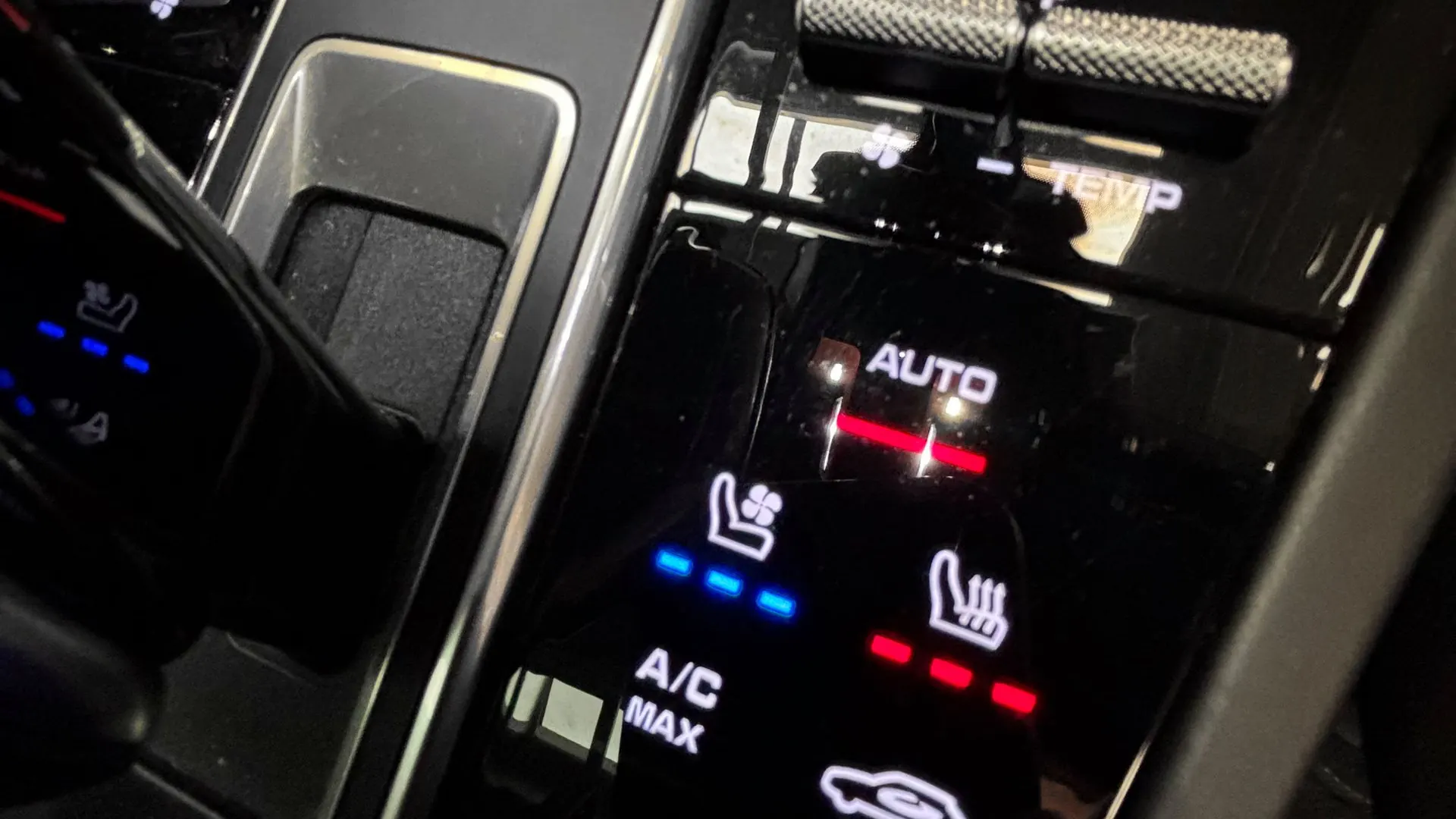 Porsche Cayenne — photo 18