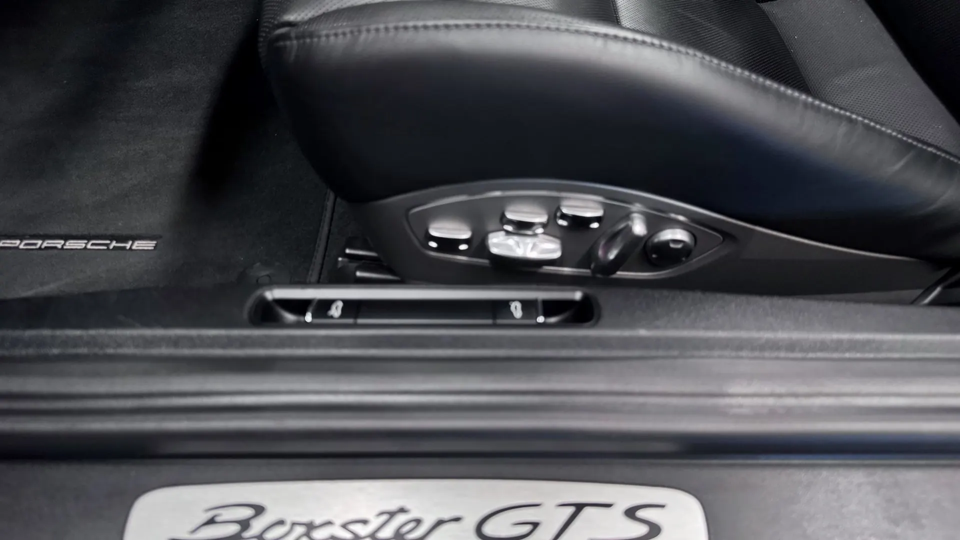 Porsche 718 — photo 16