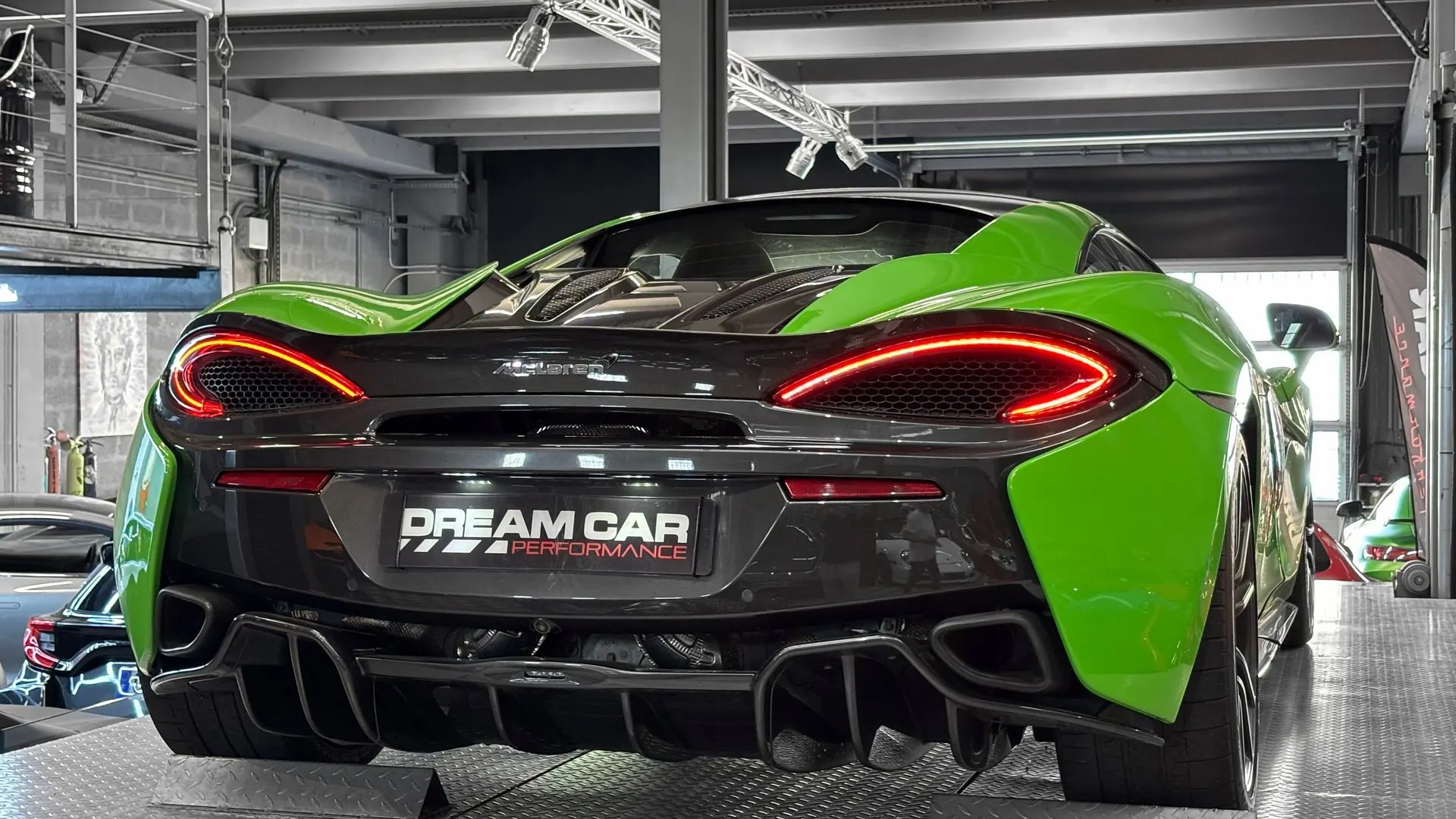 McLaren 570S — photo 11