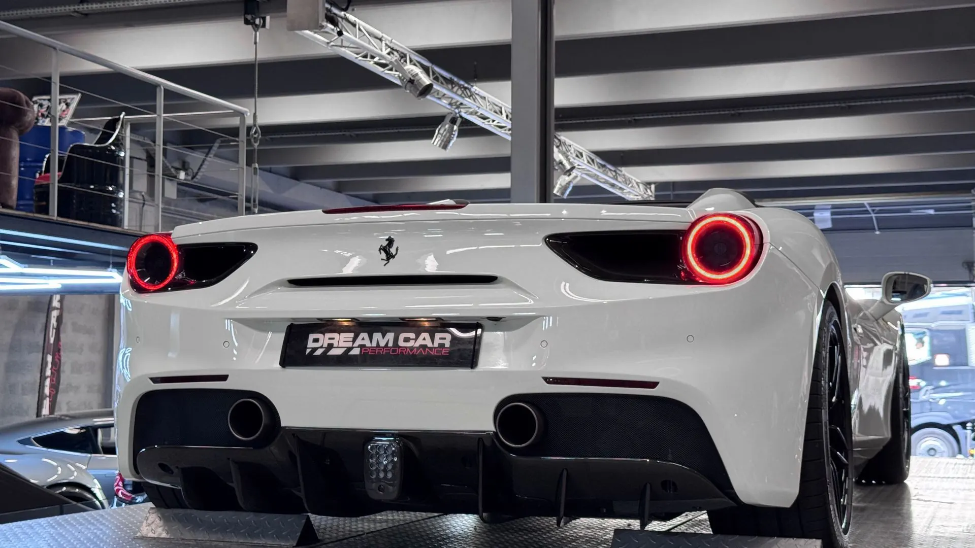 Ferrari 488 — photo 9