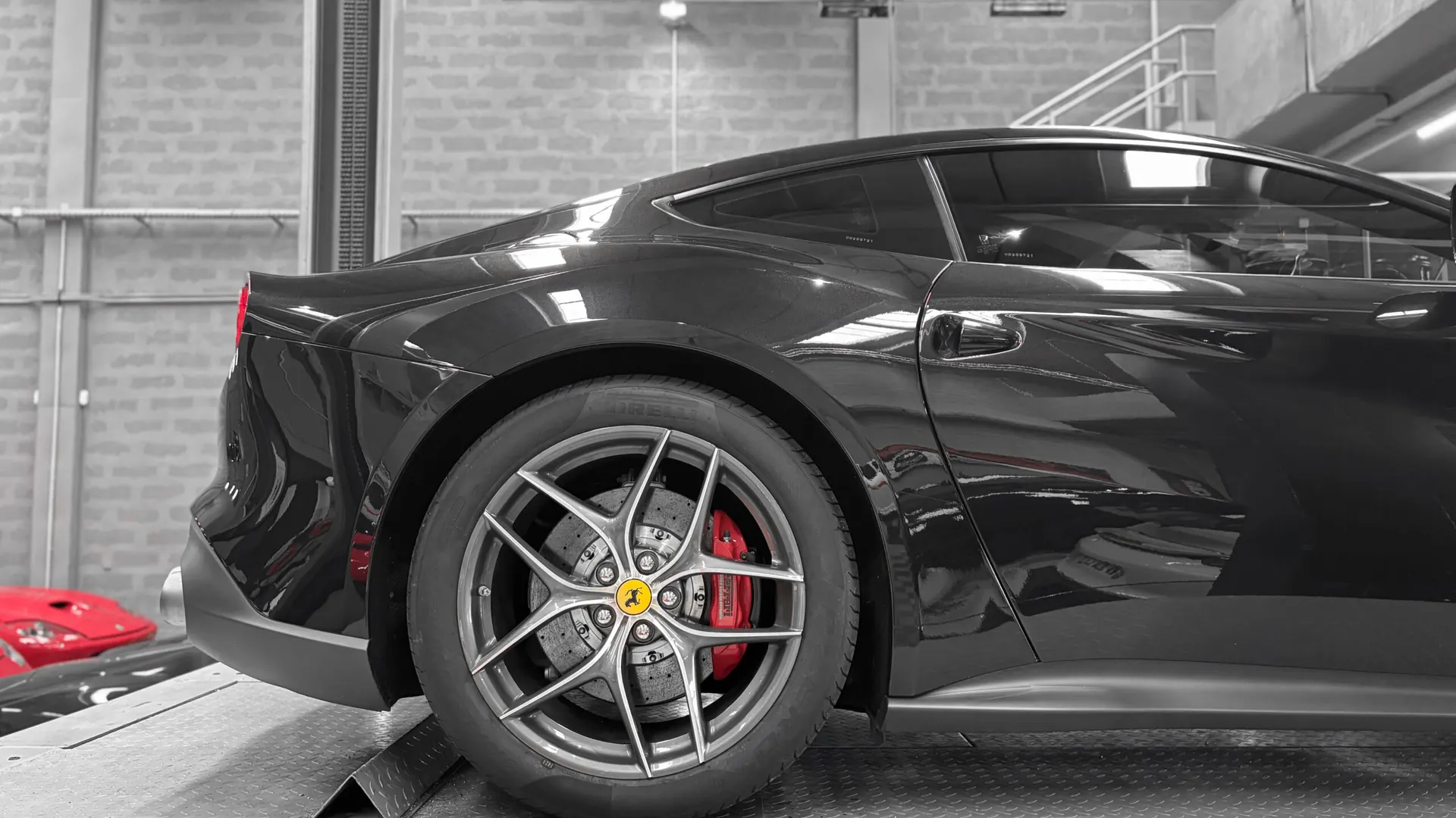 Ferrari F12 — photo 12