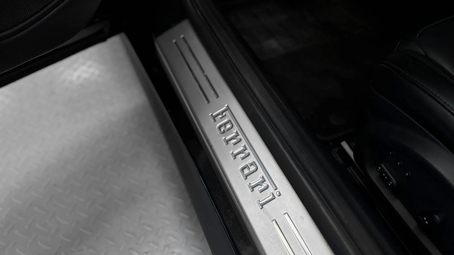 Ferrari F12 — photo 21