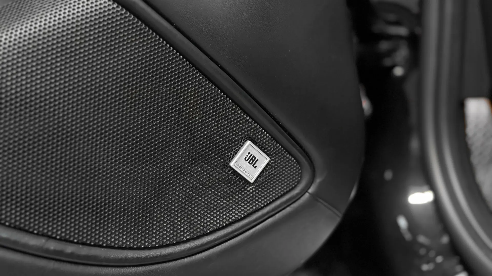 Ferrari F12 — photo 22
