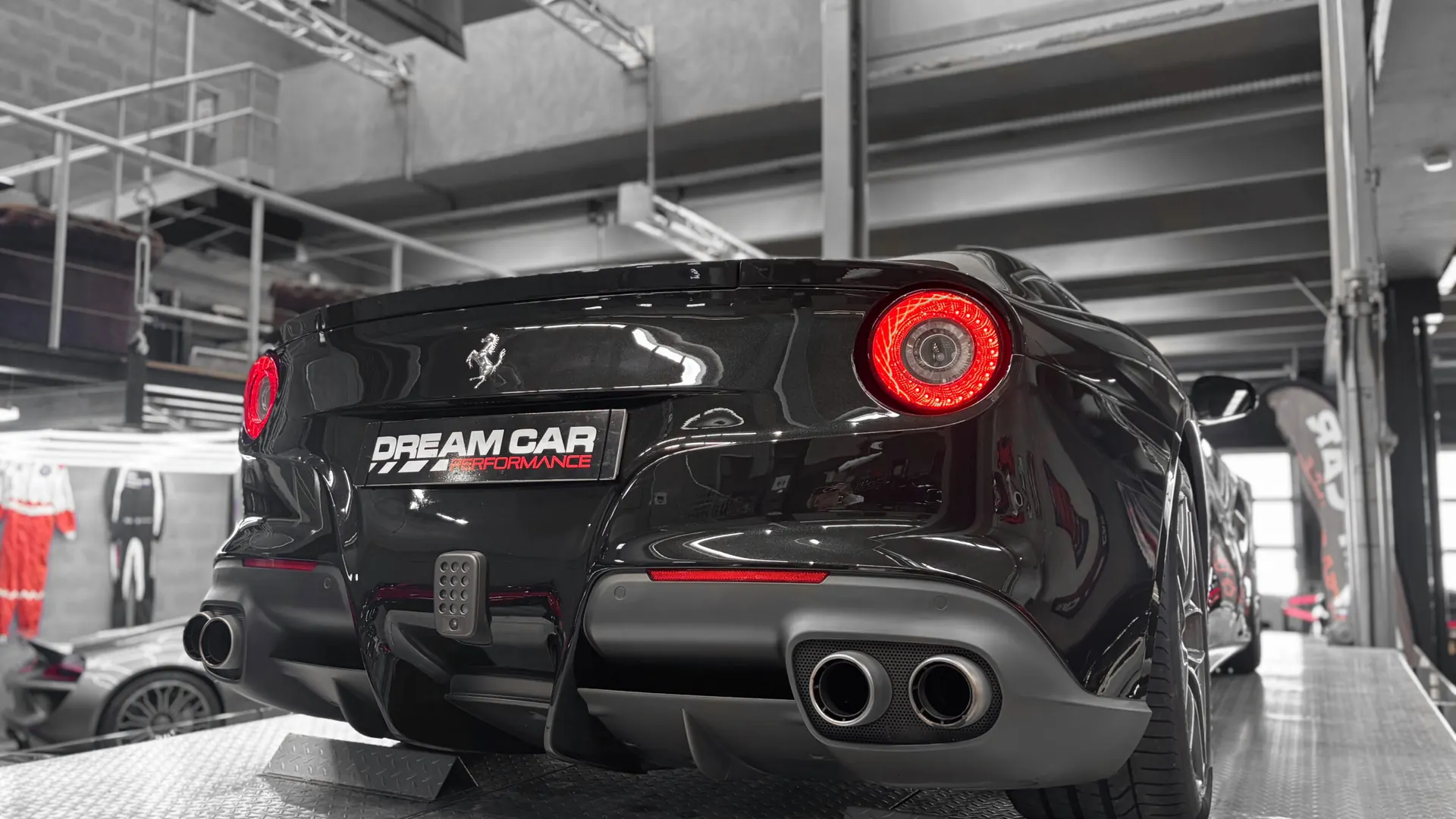 Ferrari F12 — photo 10