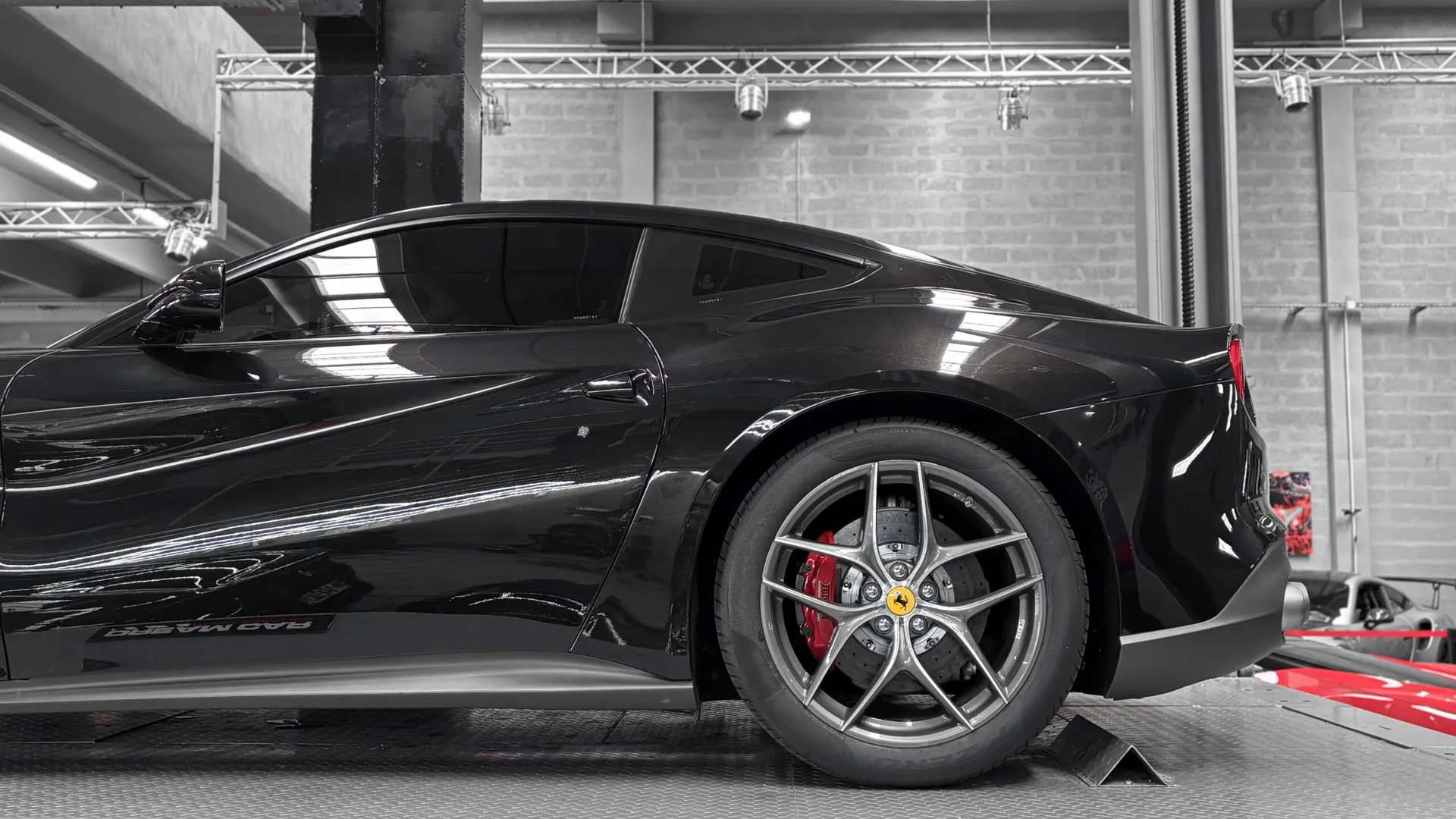 Ferrari F12 — photo 7