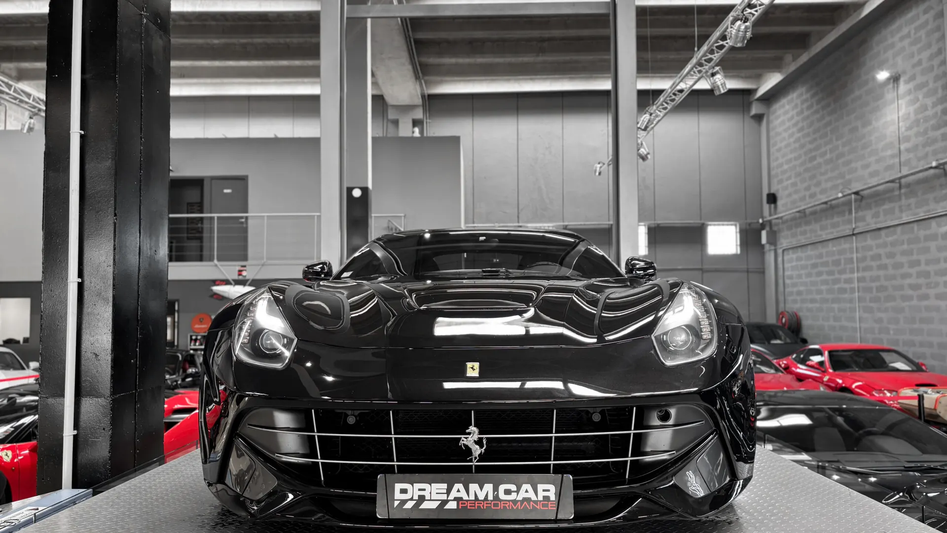 Ferrari F12 — photo 3