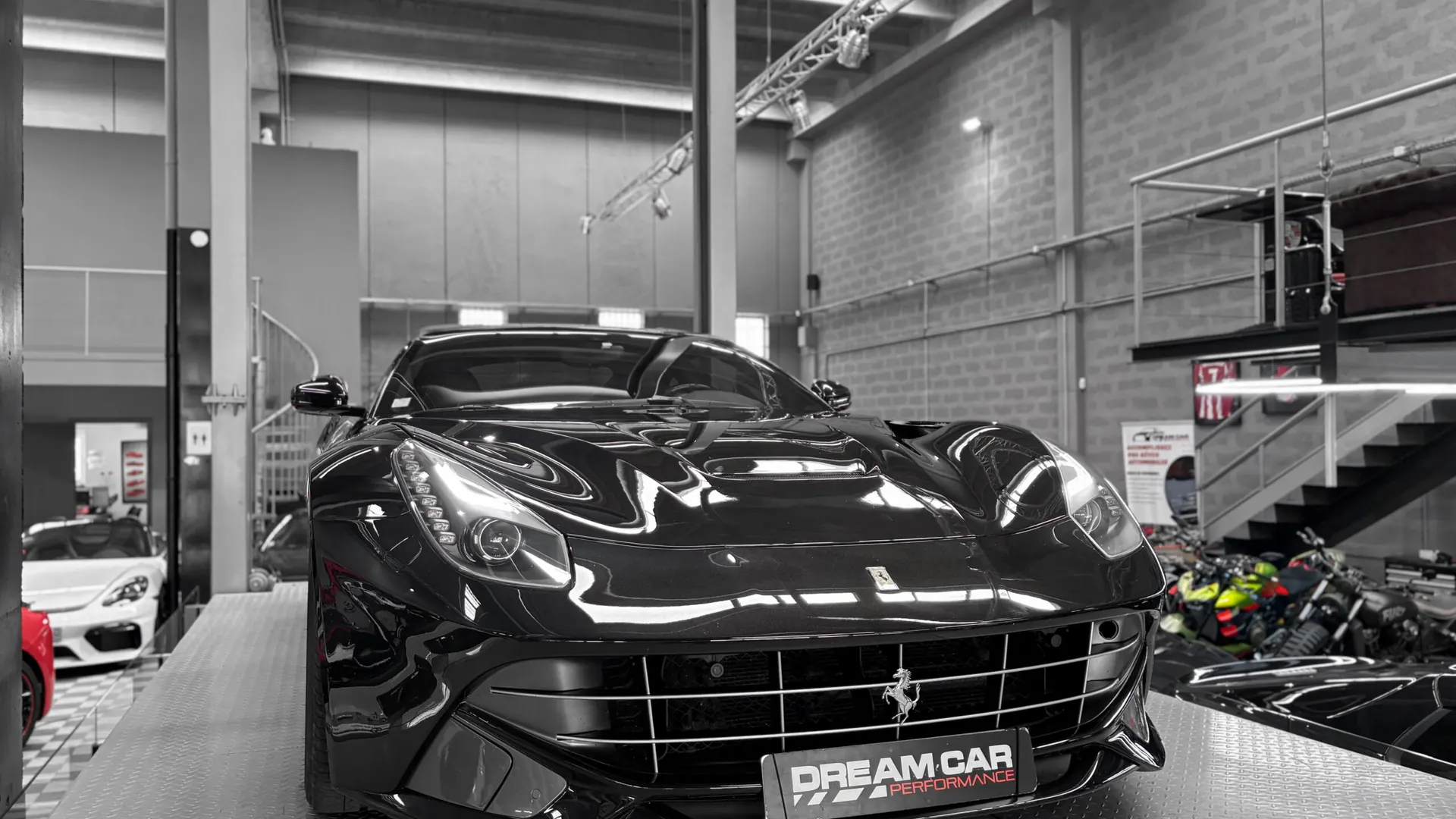 Ferrari F12 — photo 2