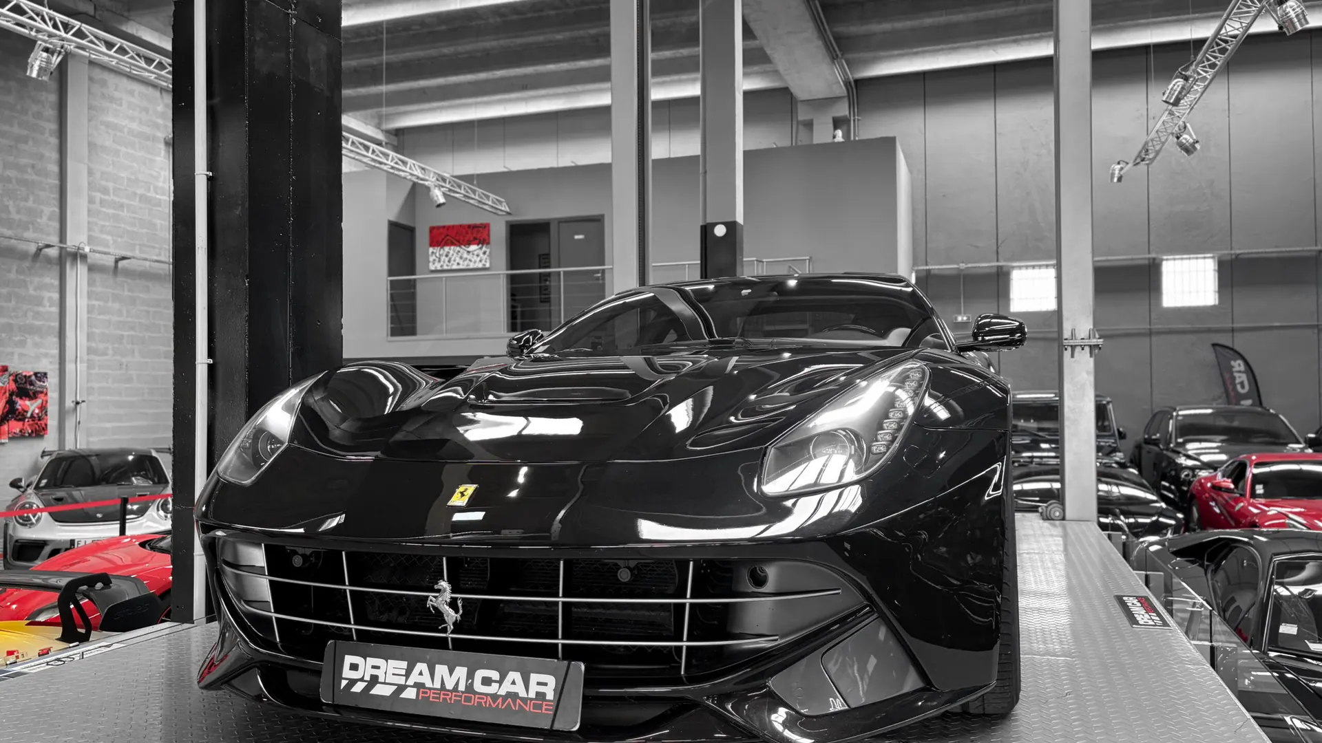 Ferrari F12 — photo 4