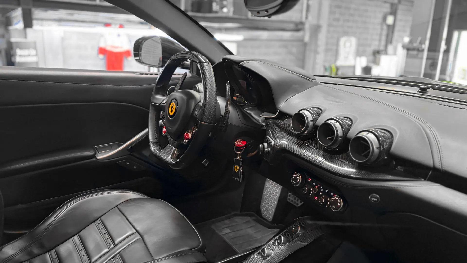 Ferrari F12 — photo 39