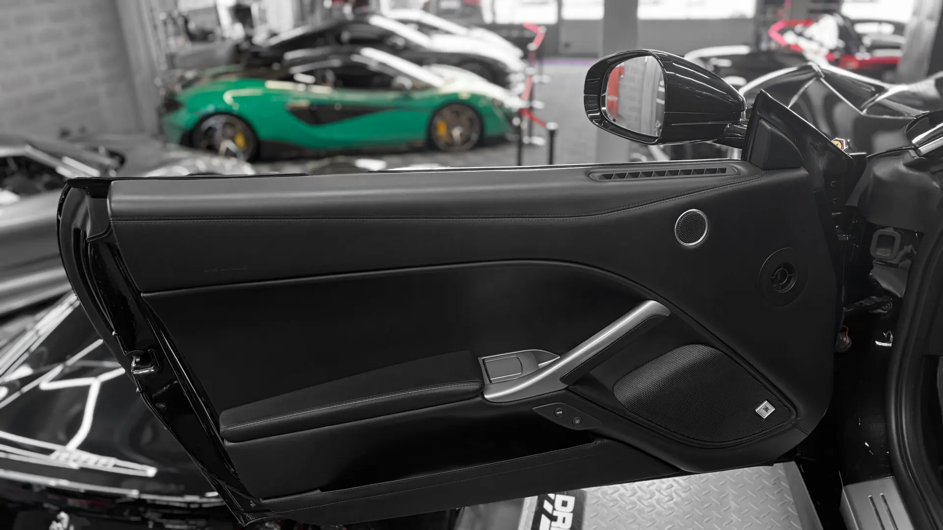 Ferrari F12 — photo 20