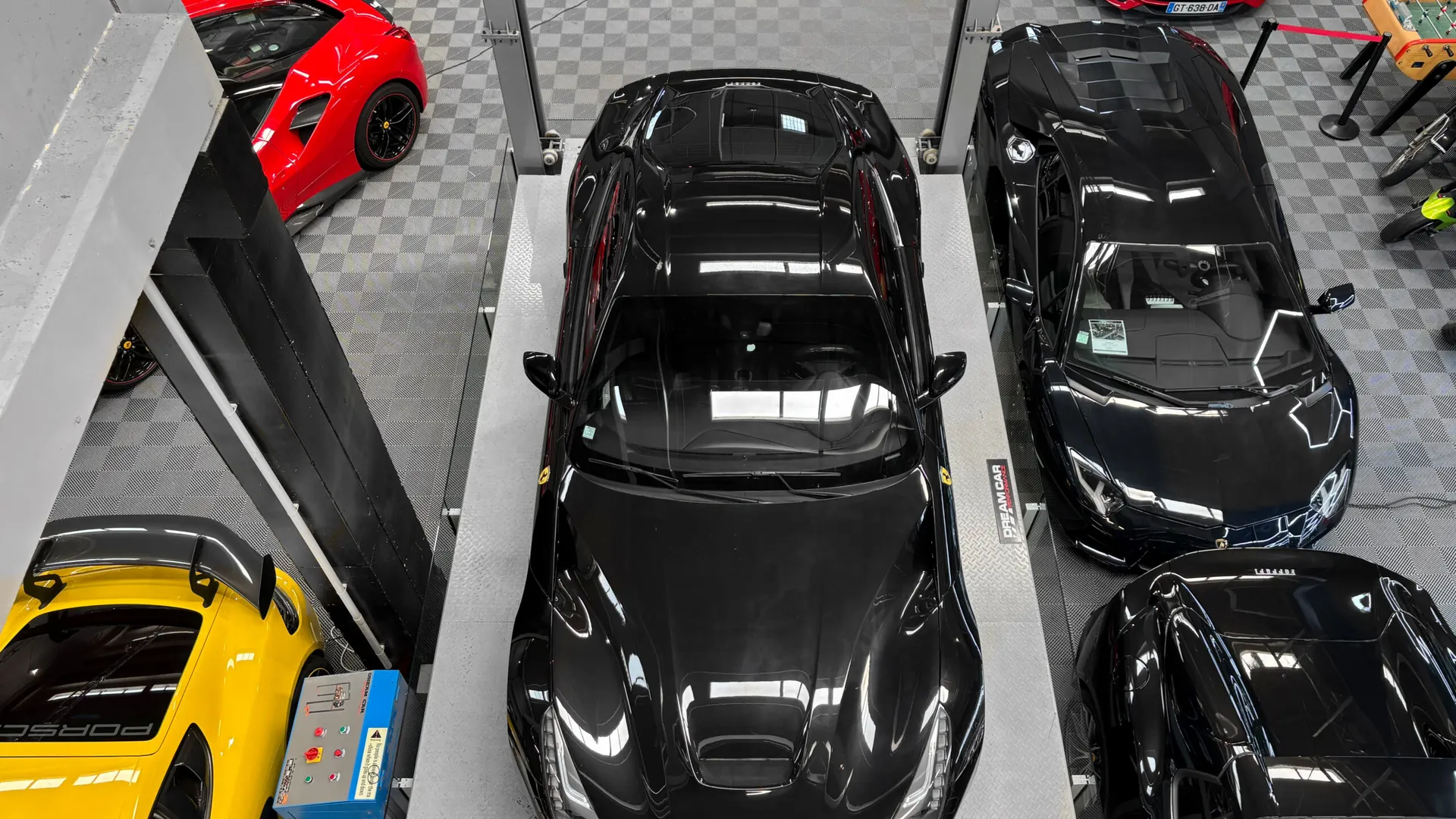 Ferrari F12 — photo 18
