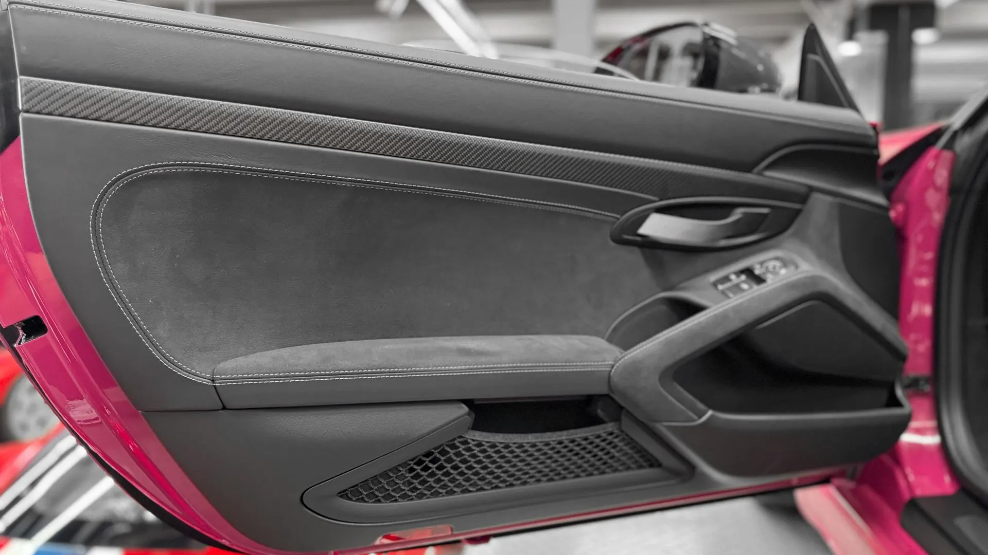 Porsche 718 — photo 11