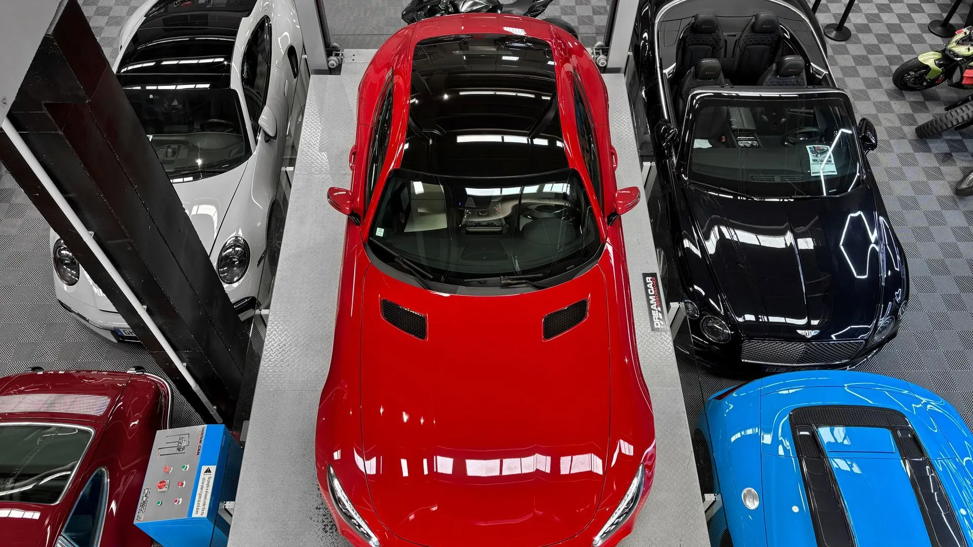 Mercedes-Benz AMG GT — photo 10