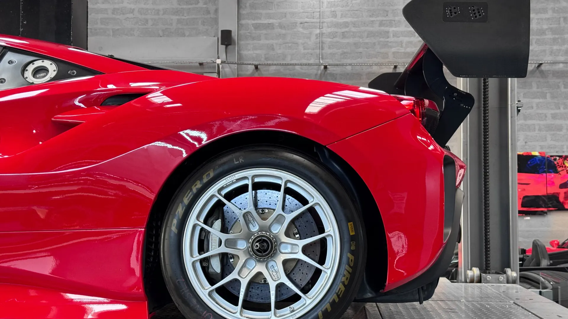 Ferrari 488 — photo 31