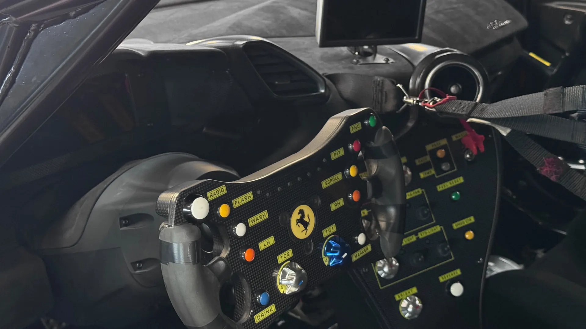 Ferrari 488 — photo 16