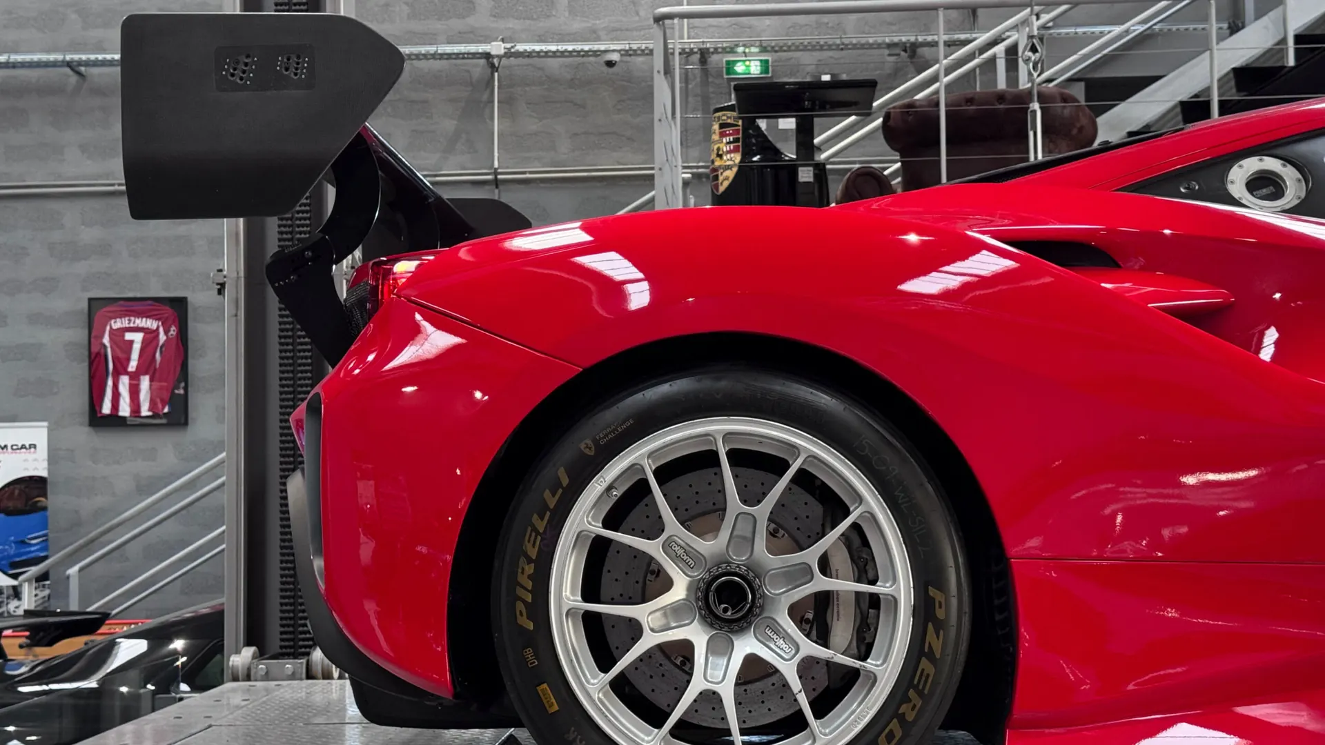 Ferrari 488 — photo 17