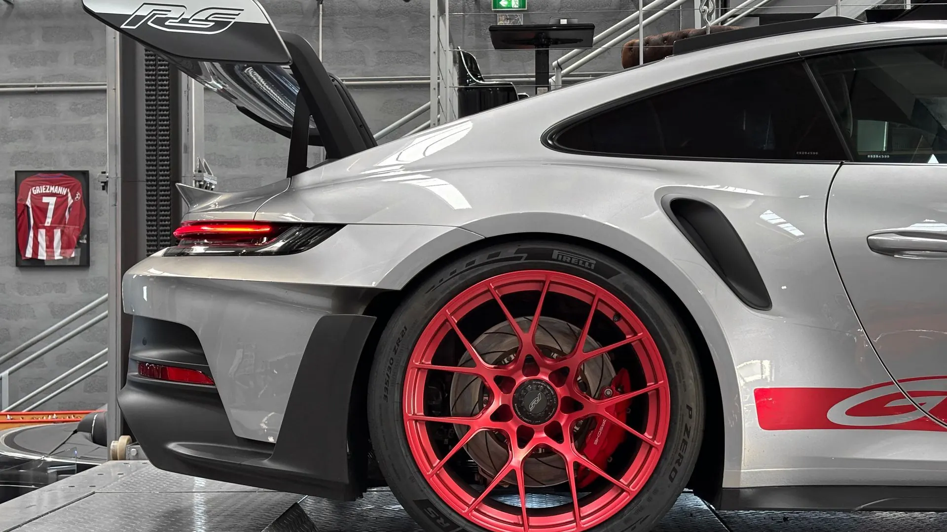 Porsche 992 — photo 8