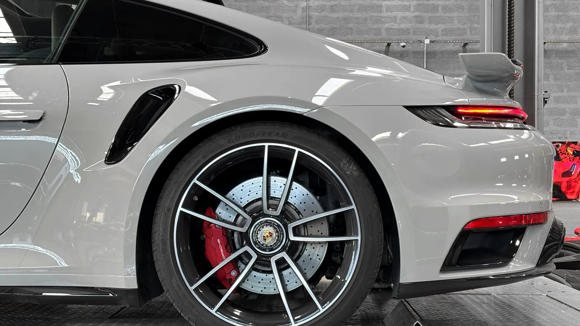 Porsche 992 — photo 16