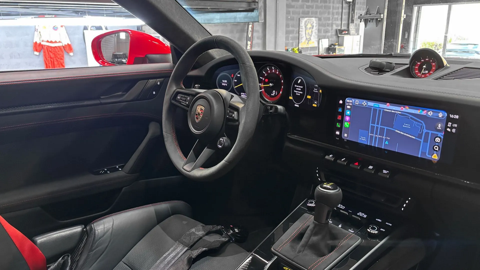 Porsche 911 — photo 16