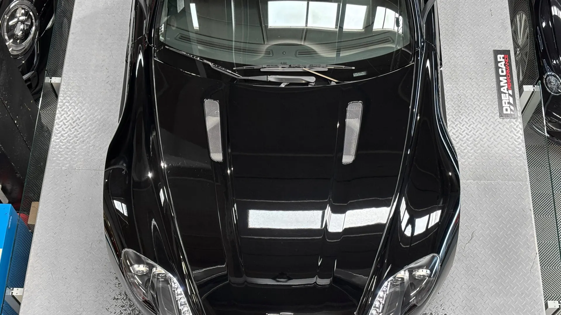 Aston Martin V8 — photo 7