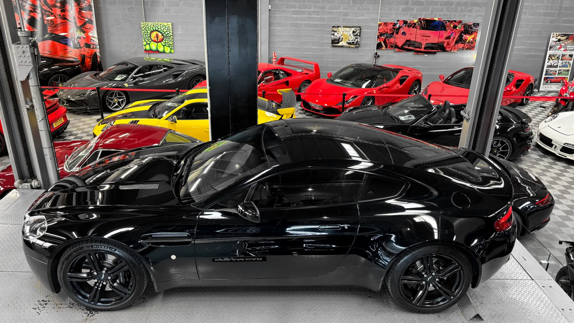 Aston Martin V8 — photo 2