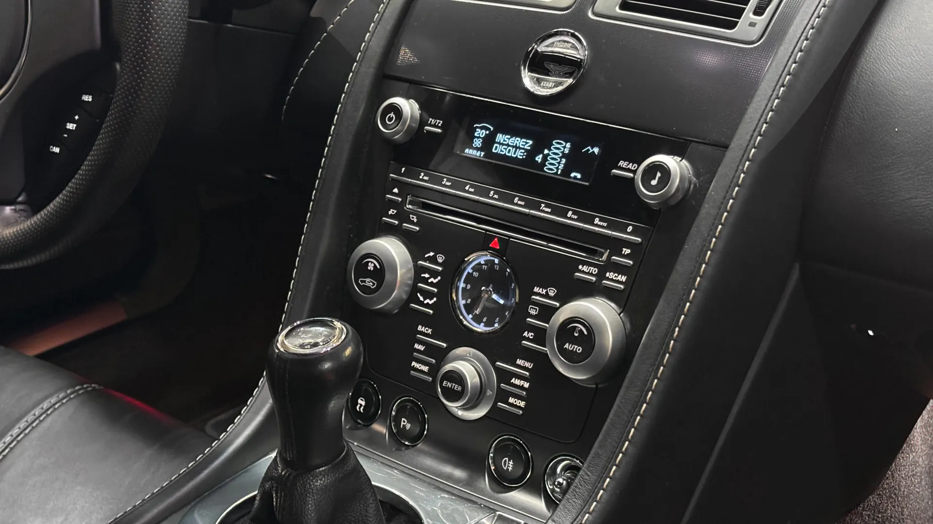 Aston Martin V8 — photo 39