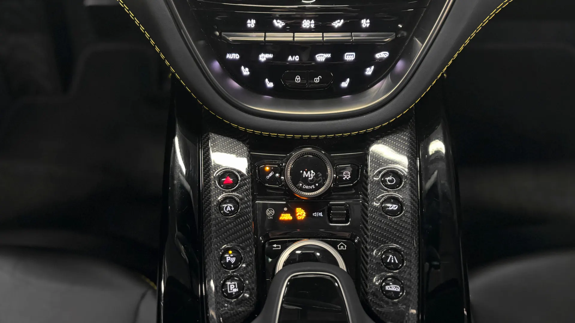 Aston Martin DBX — photo 48