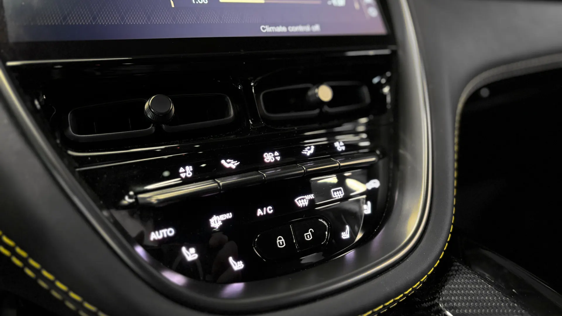 Aston Martin DBX — photo 45