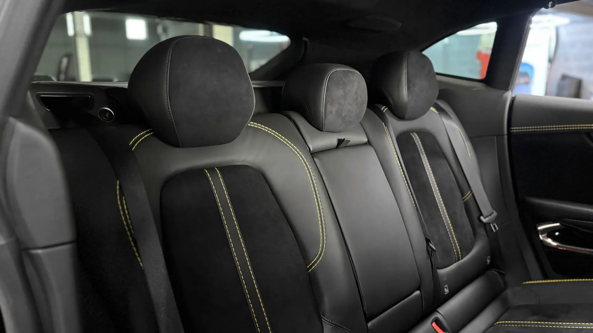 Aston Martin DBX — photo 42