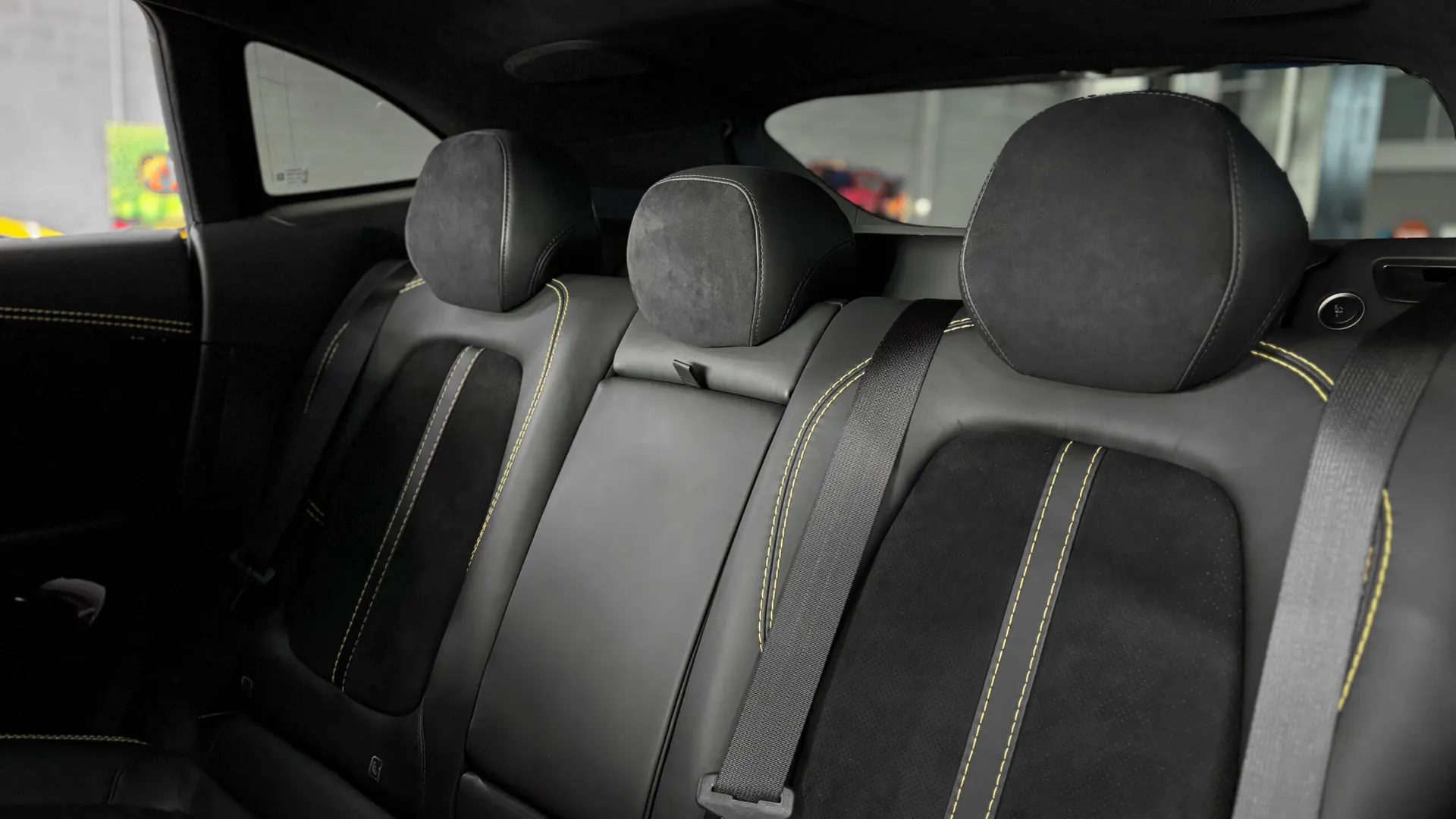Aston Martin DBX — photo 38