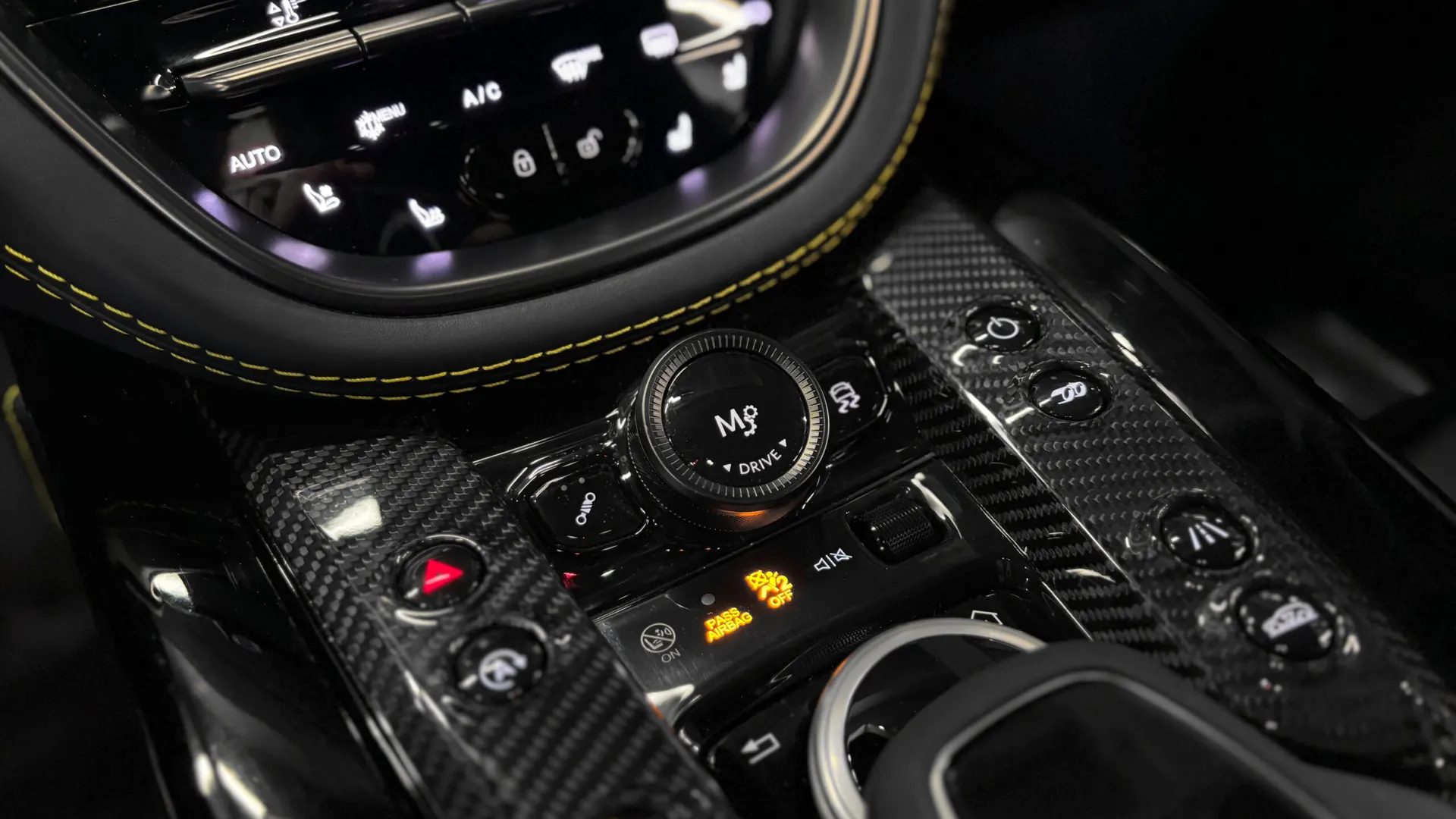 Aston Martin DBX — photo 44