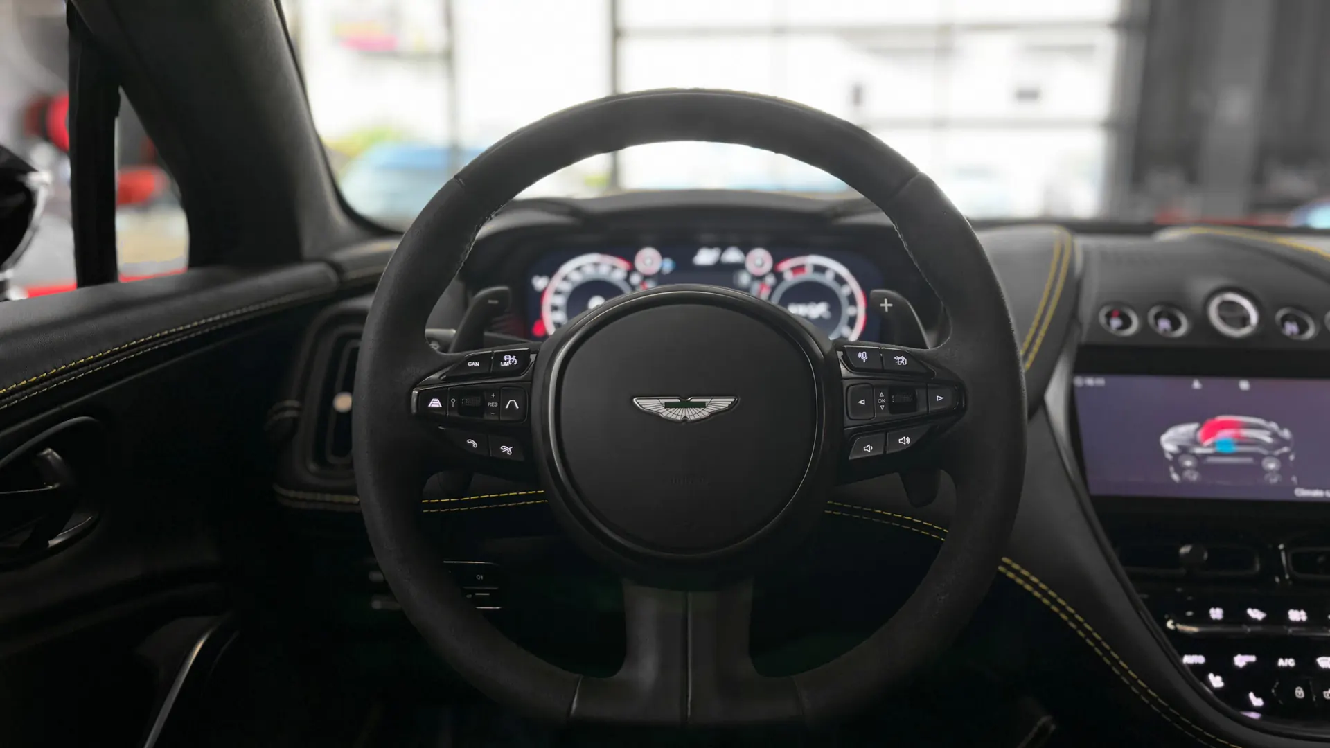 Aston Martin DBX — photo 33