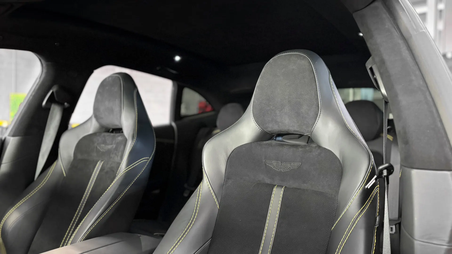 Aston Martin DBX — photo 29