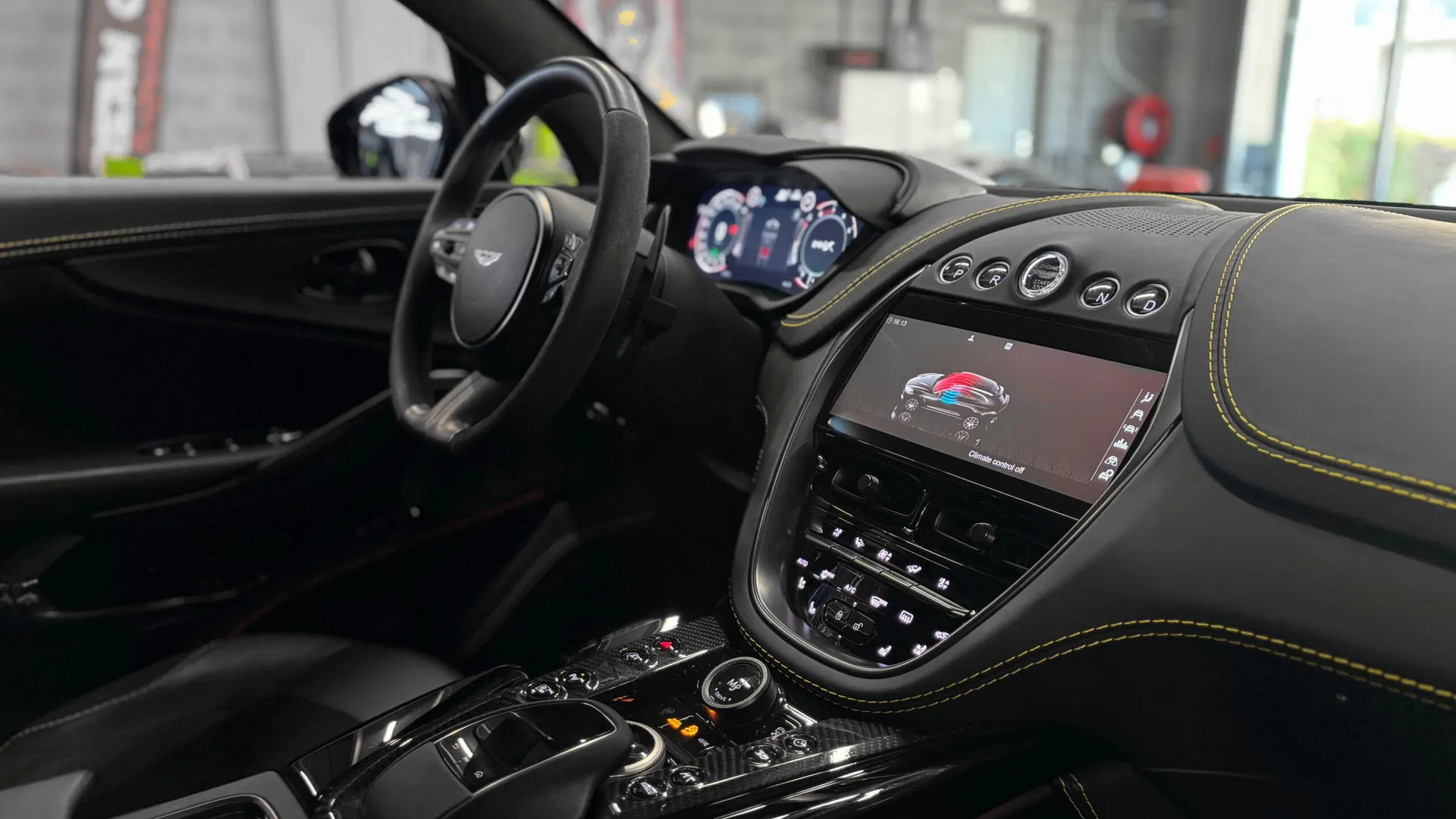 Aston Martin DBX — photo 49