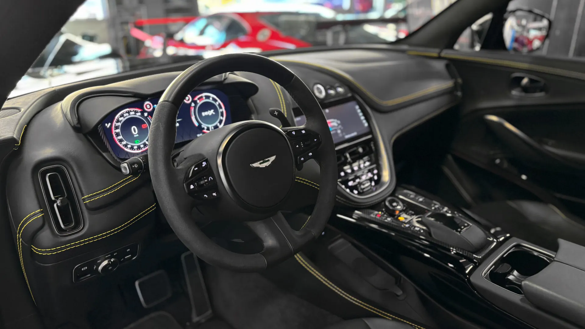 Aston Martin DBX — photo 32