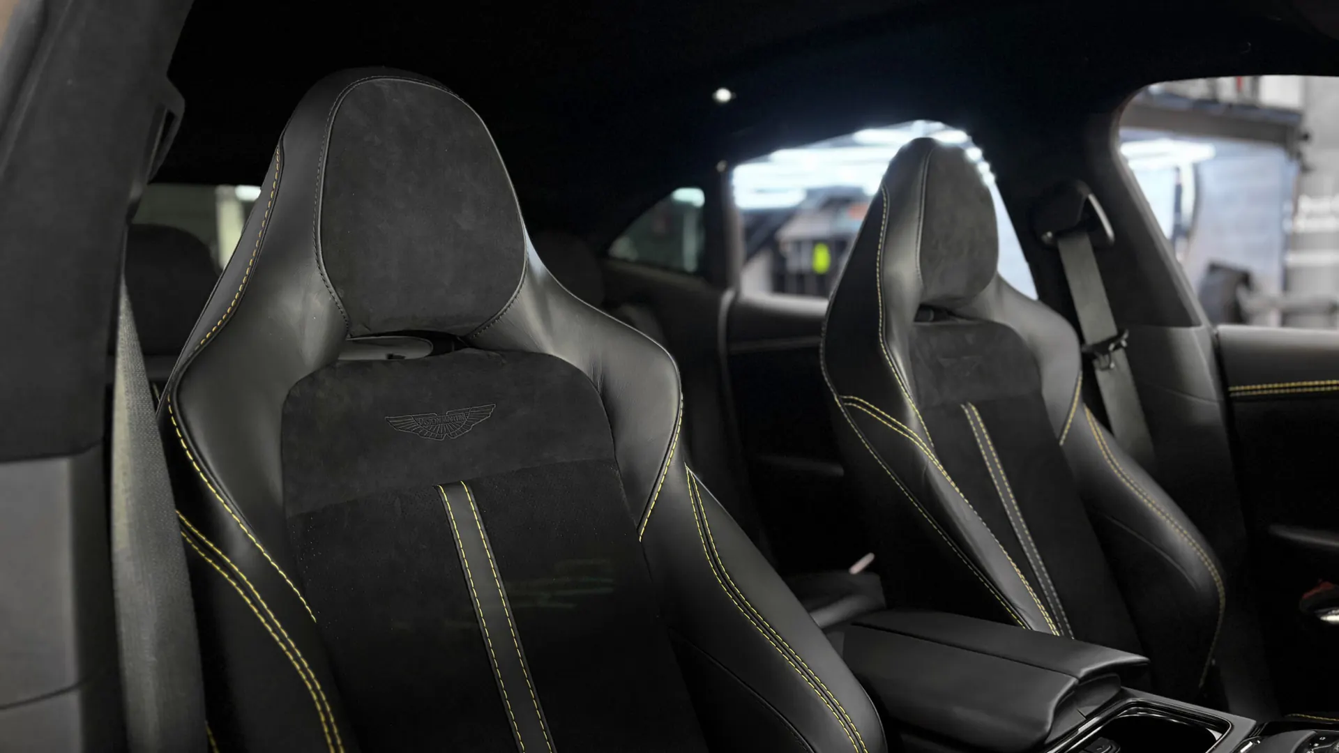 Aston Martin DBX — photo 40