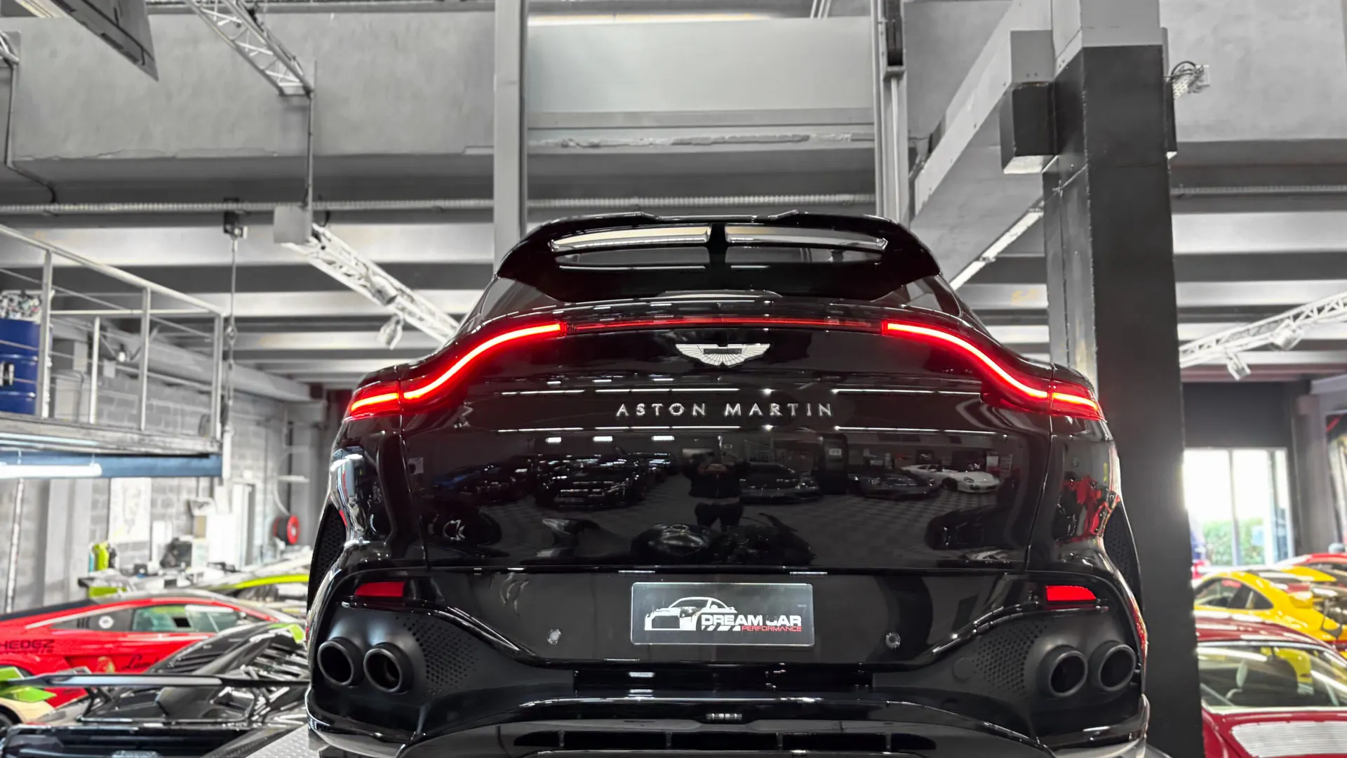 Aston Martin DBX — photo 14
