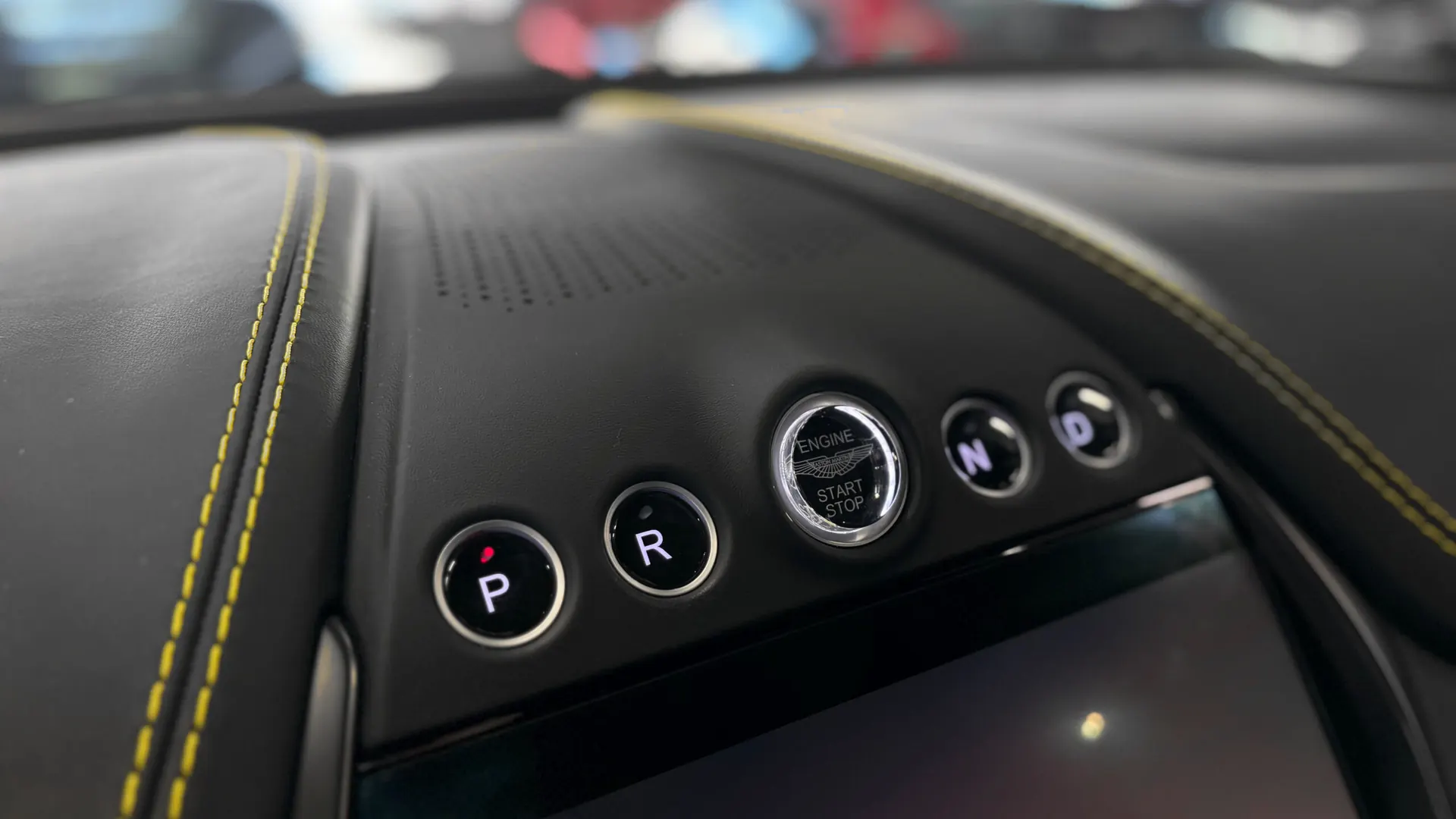 Aston Martin DBX — photo 43