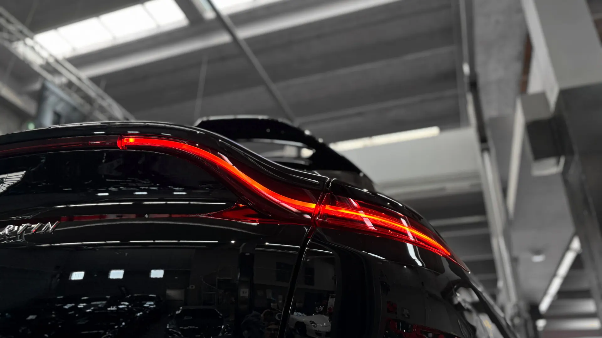 Aston Martin DBX — photo 16