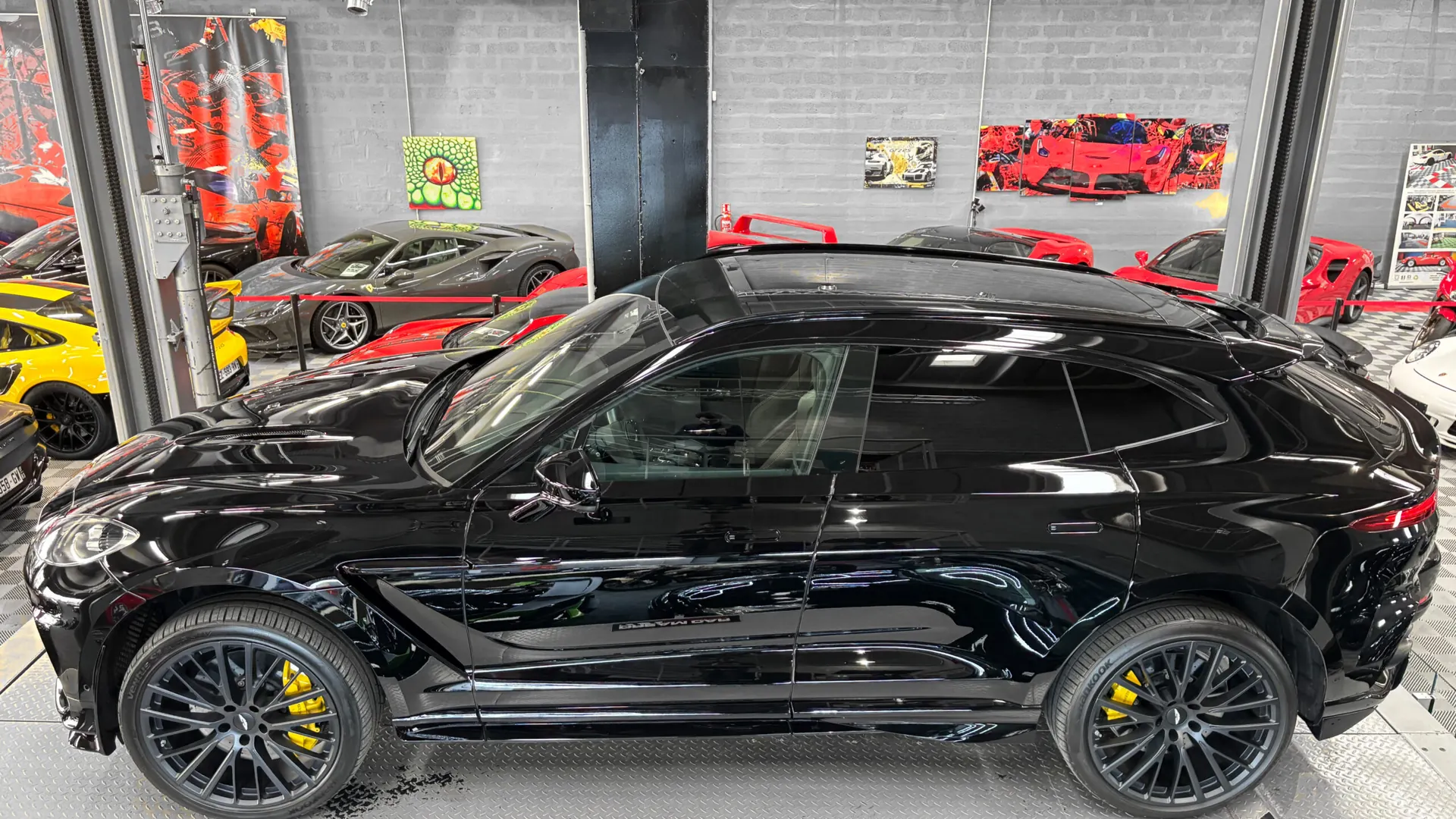 Aston Martin DBX — photo 2