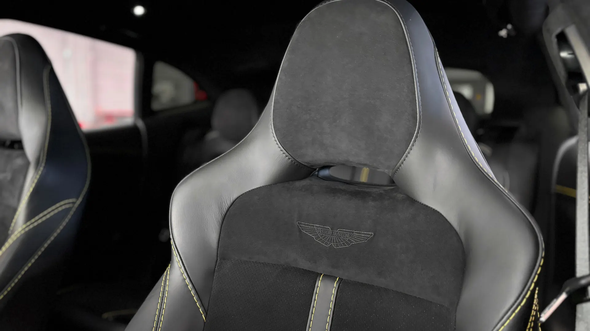 Aston Martin DBX — photo 30