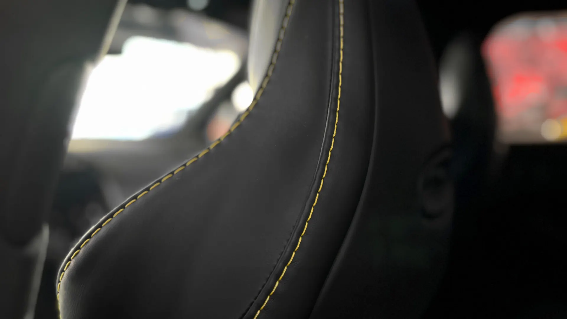 Aston Martin DBX — photo 39