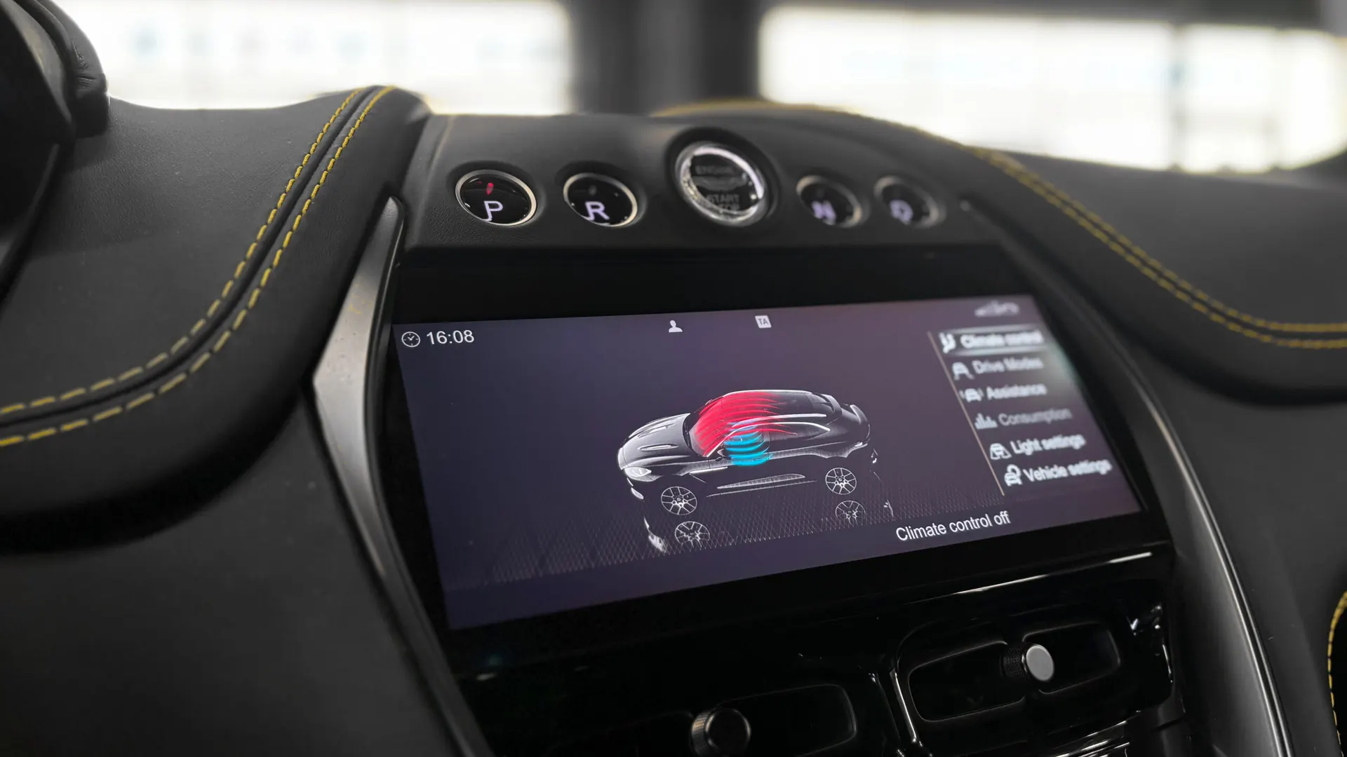 Aston Martin DBX — photo 37